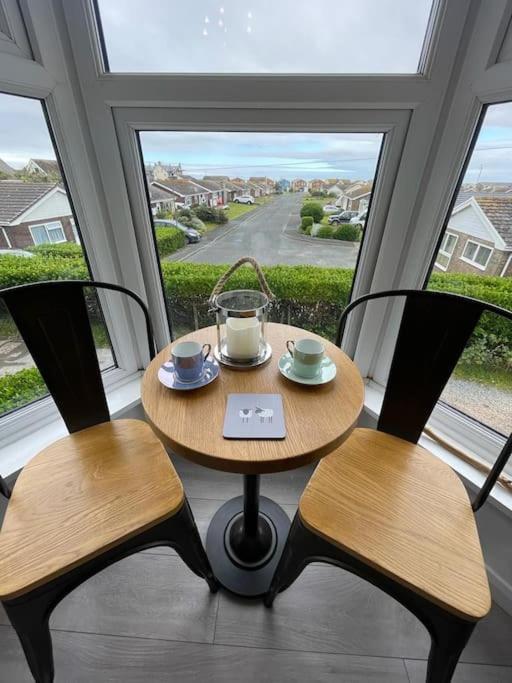 First Floor Apartment With Mountain Views Tywyn Bagian luar foto