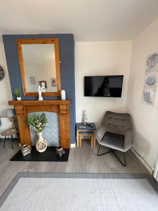 First Floor Apartment With Mountain Views Tywyn Bagian luar foto