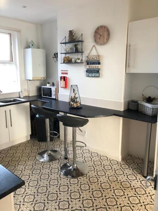 First Floor Apartment With Mountain Views Tywyn Bagian luar foto