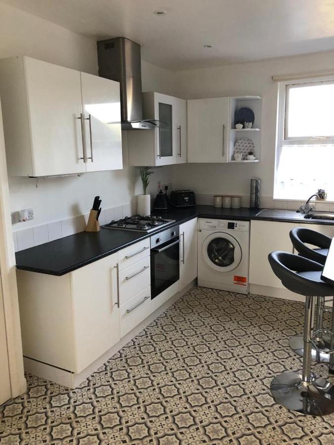 First Floor Apartment With Mountain Views Tywyn Bagian luar foto
