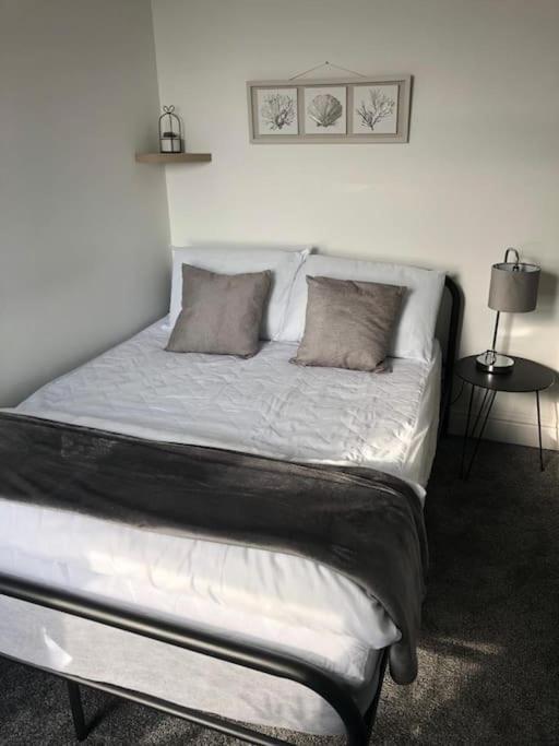 First Floor Apartment With Mountain Views Tywyn Bagian luar foto
