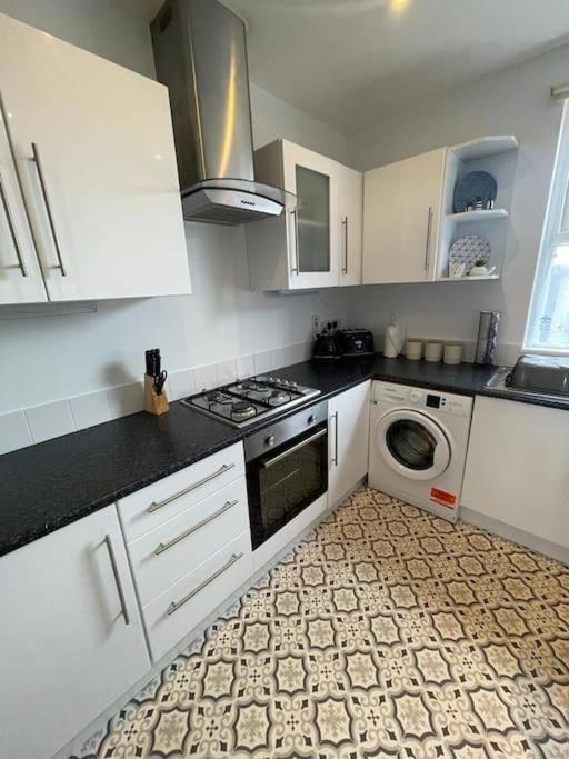 First Floor Apartment With Mountain Views Tywyn Bagian luar foto