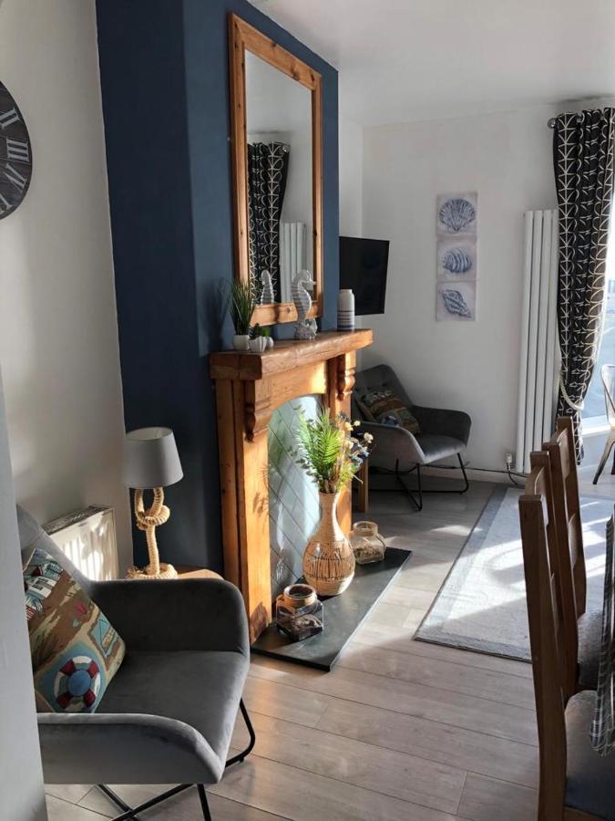 First Floor Apartment With Mountain Views Tywyn Bagian luar foto